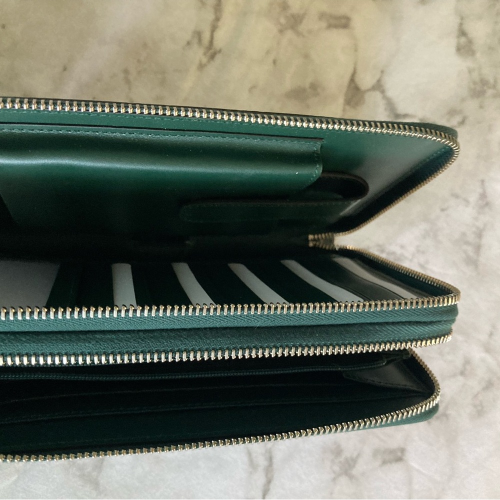 Brand New Gucci zip around clutch wallet - Picture 7 of 13